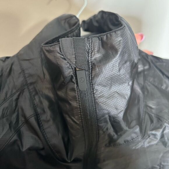 Lululemon Run With It Jacket - Picture 11 of 11